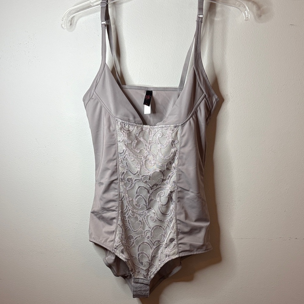 sofia by sofia vergara Pale Pink Lace-Front Shapewear Bodysuit